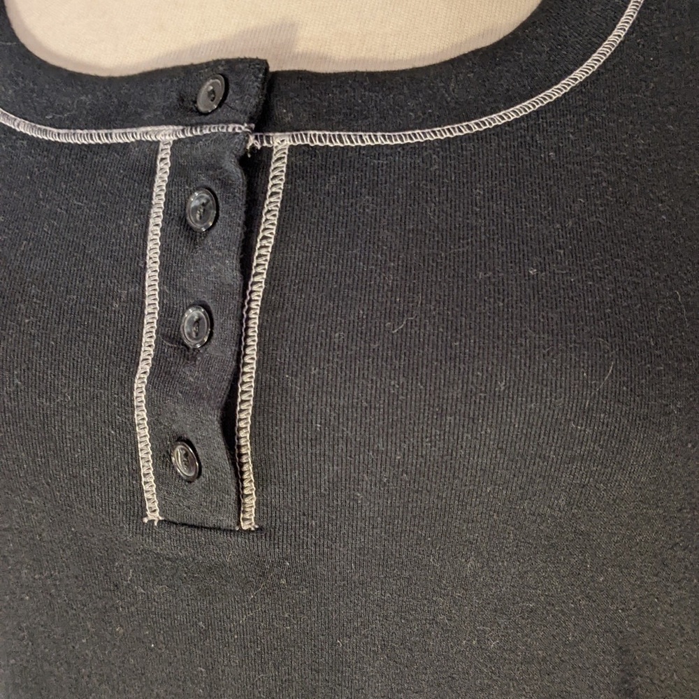 Drift Away Scoop Neck 3/4 sleeve 4 Button Tee L